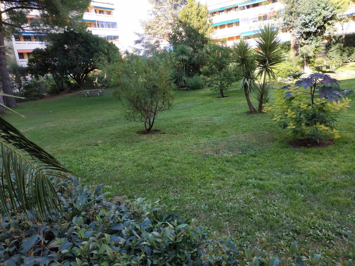 Charmant Appartement A 350M De La Plage Et Du Port Фрежюс Экстерьер фото