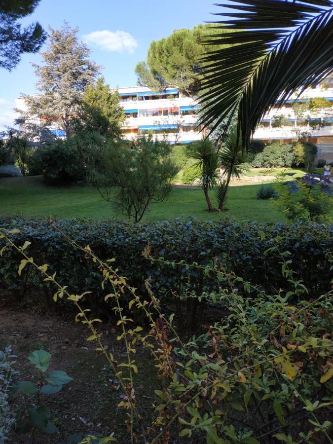 Charmant Appartement A 350M De La Plage Et Du Port Фрежюс Экстерьер фото